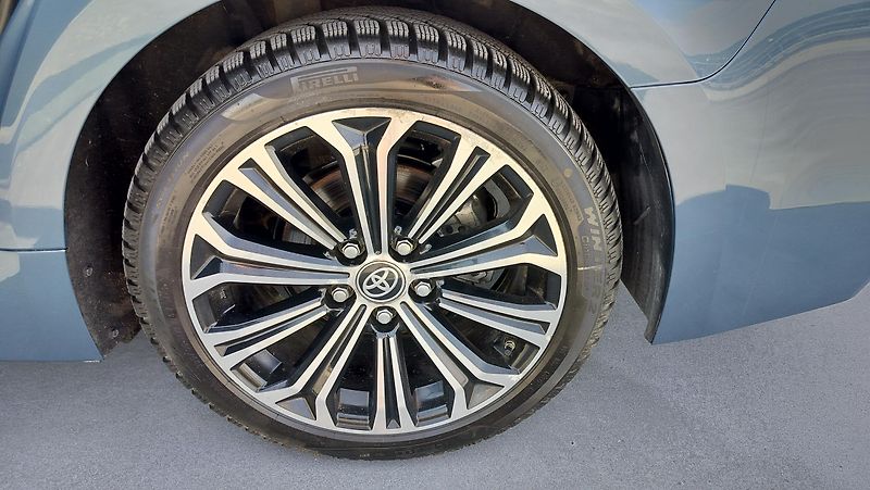 Toyota Corolla 2.0 hybrid, business, navigace - fotka 27 z 29