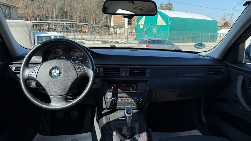 BMW Řada 3 (2009) 318i 105kW *Alu*Keyless*Klima* - fotka 21 z 24