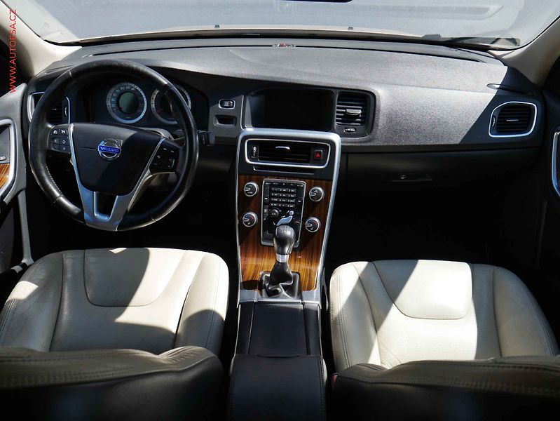 Volvo S60 (2011) 2.0T, ČR, Kůže, výhřev sed. - fotka 8 z 20