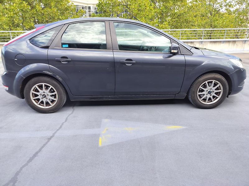 Ford Focus 1.6 TDCi - fotka 8 z 26