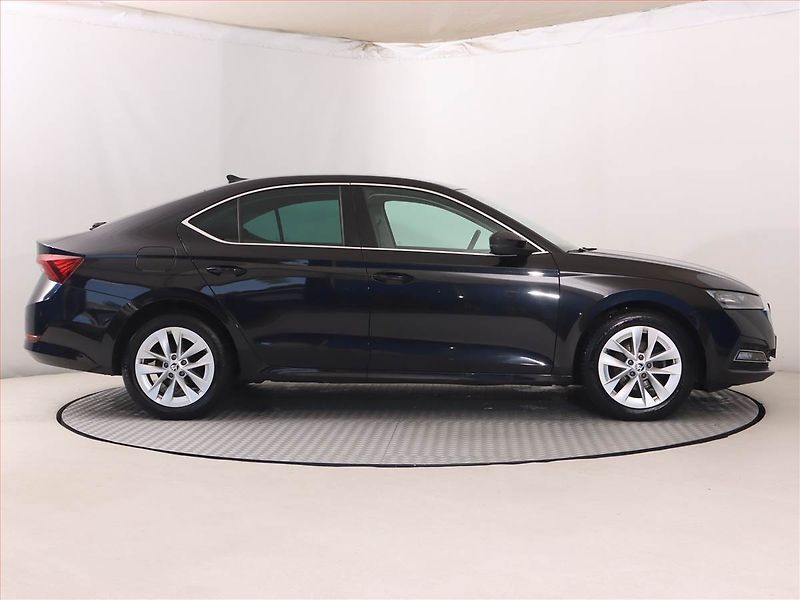 Škoda Octavia (2023) Style 2.0 TDI, Automat - fotka 6 z 23