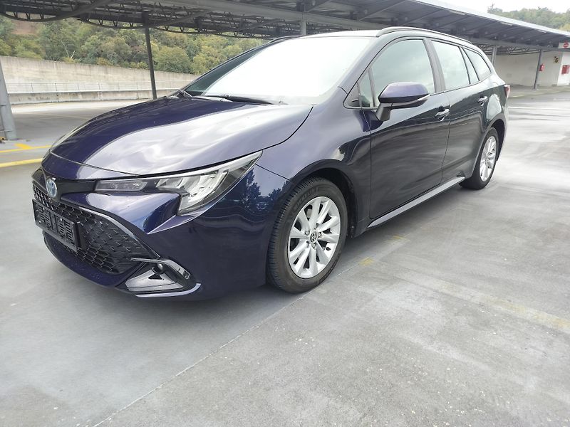 Toyota Corolla 1.8 hybrid Business Edition - fotka 3 z 29
