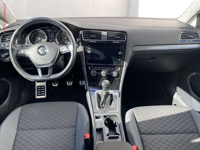 Volkswagen Golf (2019) 1.5 TSi, Join, navi - fotka 8 z 18