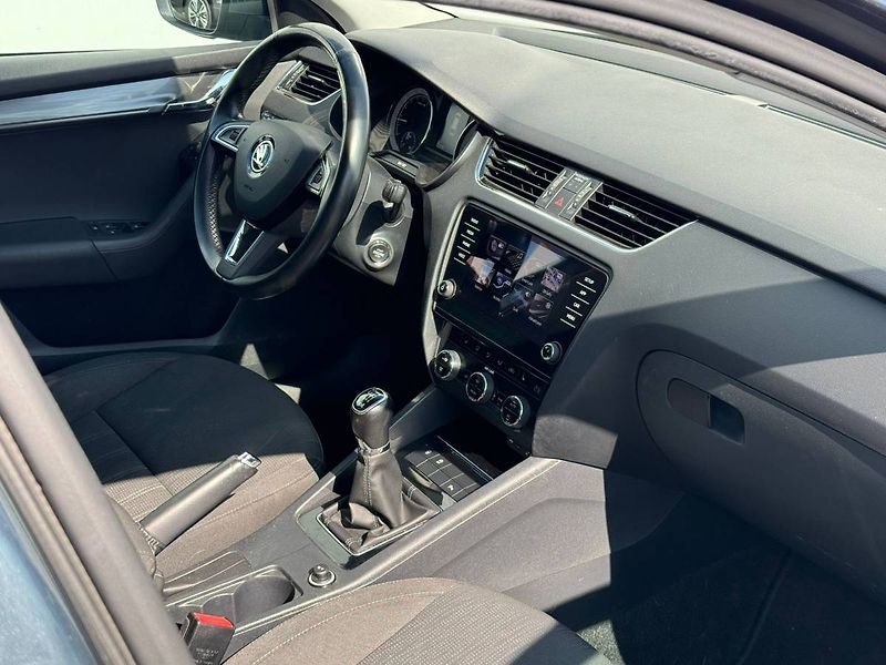 Škoda Octavia combi Style Plus 2,0 TDI 110 k - fotka 16 z 25