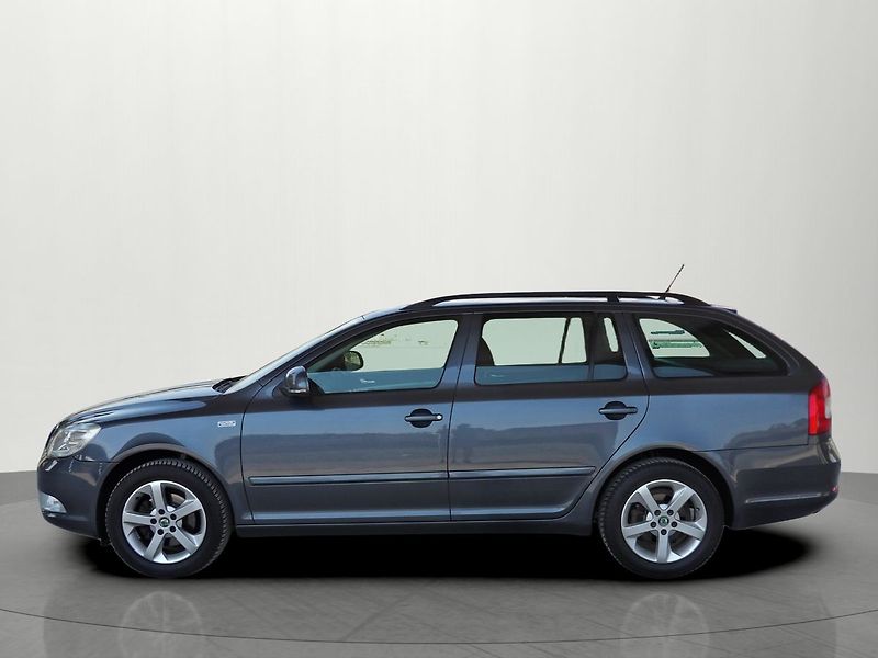 Škoda Octavia 2.0TDI Family Tažné Serviska - fotka 2 z 29