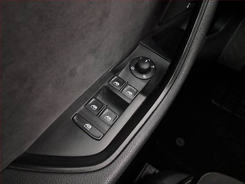 Škoda Superb (2017) Sportline 2.0 TDI, Kůže, Navi - fotka 18 z 20