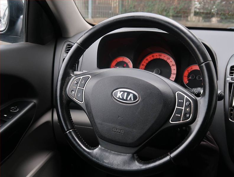 Kia Ceed (2009) 1.6 CRDi, po STK, Tažné - fotka 15 z 16