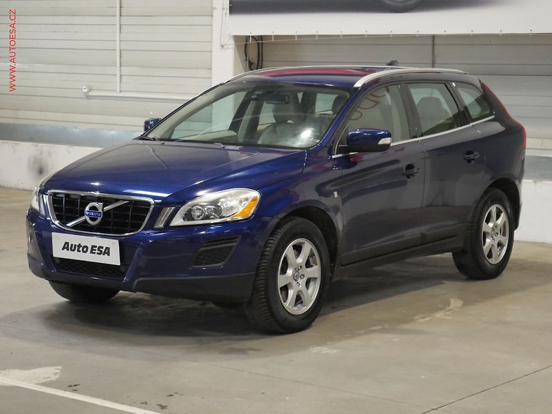 Volvo XC60 (2013) 2.4d 4x4, ČR, Xenon, kůže - fotka 3 z 15