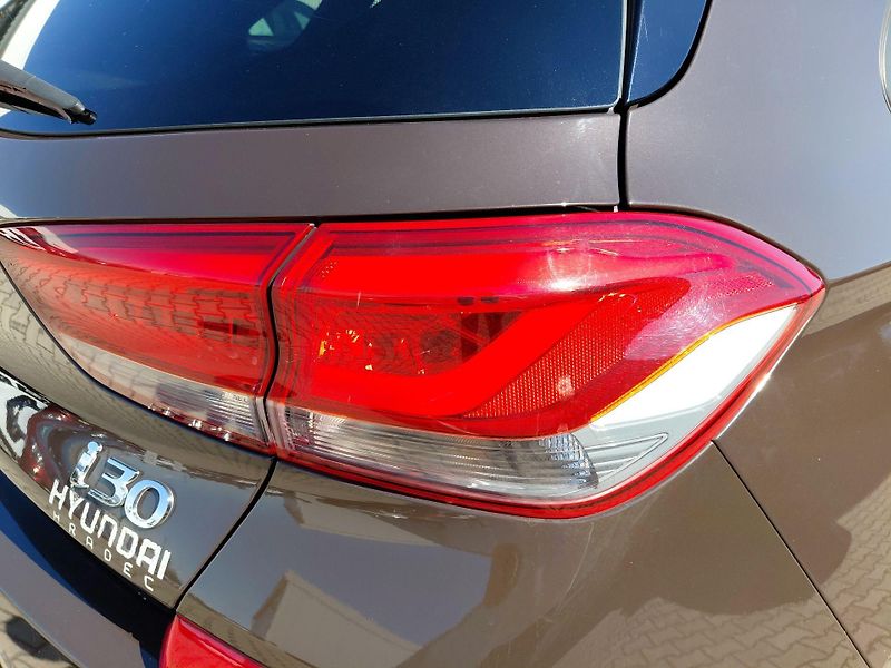 Hyundai i30 (2017) 1,6 CRDi 81 kW STYLE - fotka 12 z 24