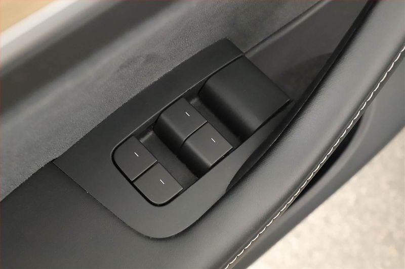 Tesla Model Y (2023) Long Range AWD 79kWh, SoH 92% - fotka 26 z 29