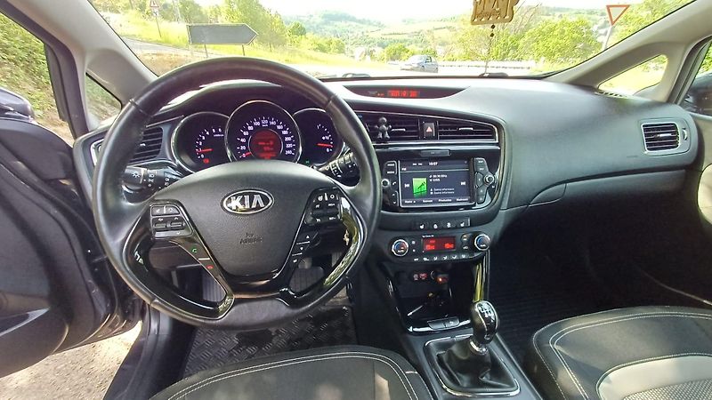 Kia Ceed SW (2017) - fotka 14 z 23