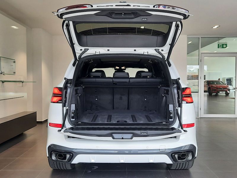 BMW X5 (2026) xDrive 30d M Sport - fotka 8 z 13