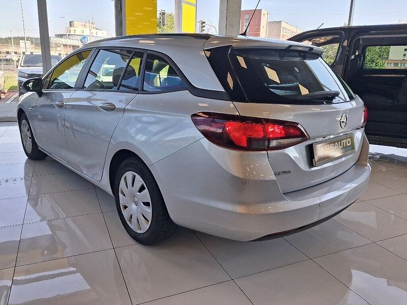 Opel Astra 1.2T 81kW 2021 - fotka 6 z 15