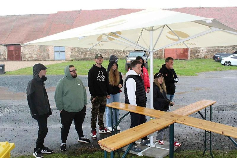 Z podzimního autosrazu v areálu Pivovaru Holanďan v Hlízově.