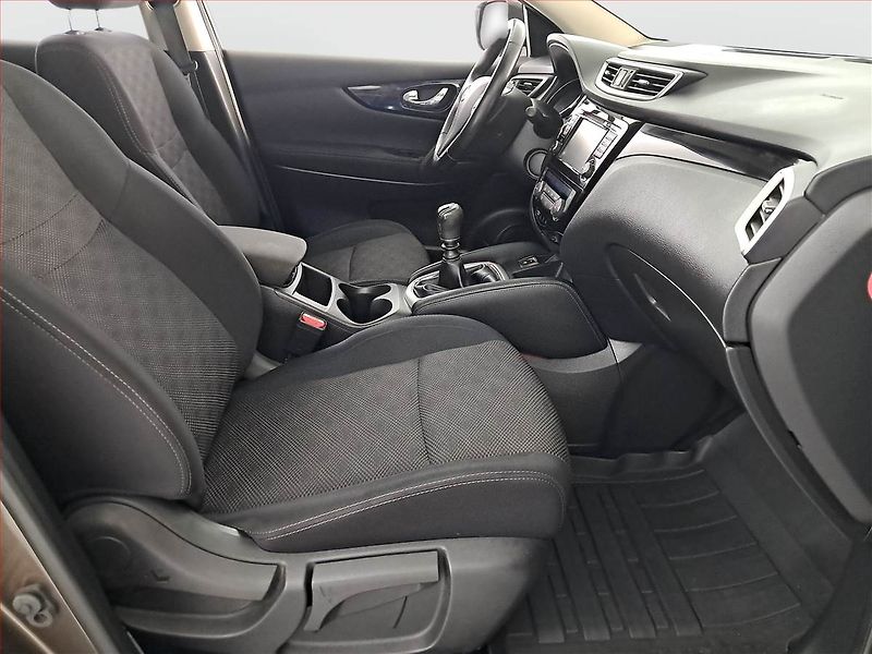 Nissan Qashqai (2016) 1.2 DIG-T, Serv.kniha, Navi - fotka 9 z 17