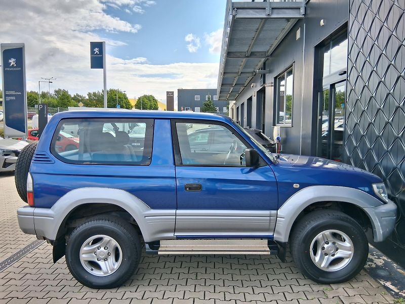 Toyota Land Cruiser 3.0 TD GX 4x4 92 kW  - fotka 9 z 24