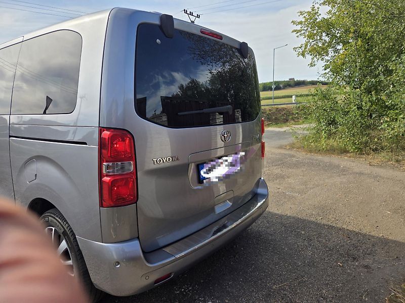 Toyota ProAce Verso (2021) 2.0D-4D 180 8A/T L1 - fotka 6 z 12