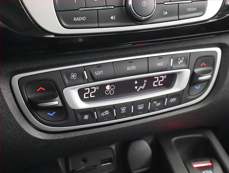 Renault Grand Scénic (2015) Bose 2.0 dCi, Navi, Xenony - fotka 17 z 22