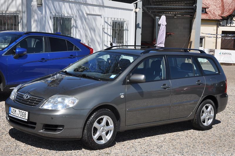 Toyota Corolla 1.4D-4D 66kW KOMBI Automat - fotka 1 z 13
