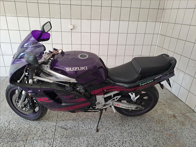 Suzuki GSX-R750 - fotka 3 z 8
