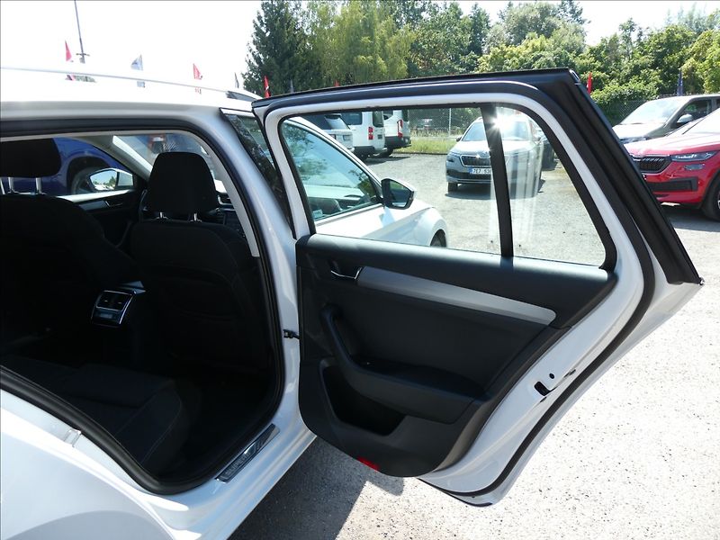 Škoda Superb 2,0 TDi 140kW DSG 4x4,STYLE,ČR - fotka 27 z 49
