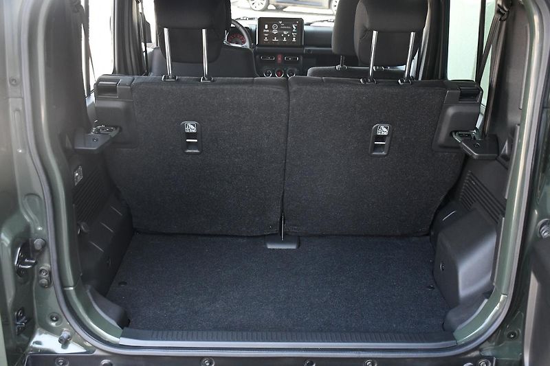 Suzuki Jimny 1,5 GLX AUTOMAT, 4X4 LONG - fotka 34 z 39