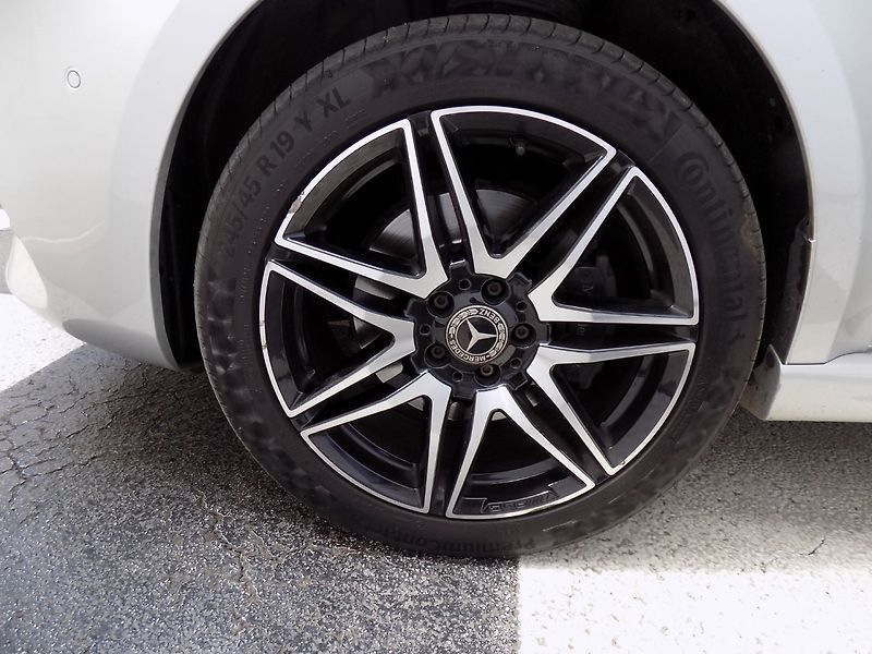Mercedes-Benz Třídy V (2021) 300d/4Matic/Long/AMG/AirMatic/ - fotka 49 z 49