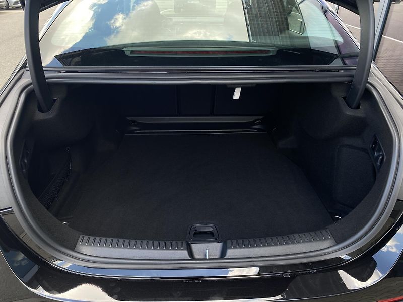 Mercedes-Benz Třídy E E 220 d 4M Avantgarde - fotka 25 z 26