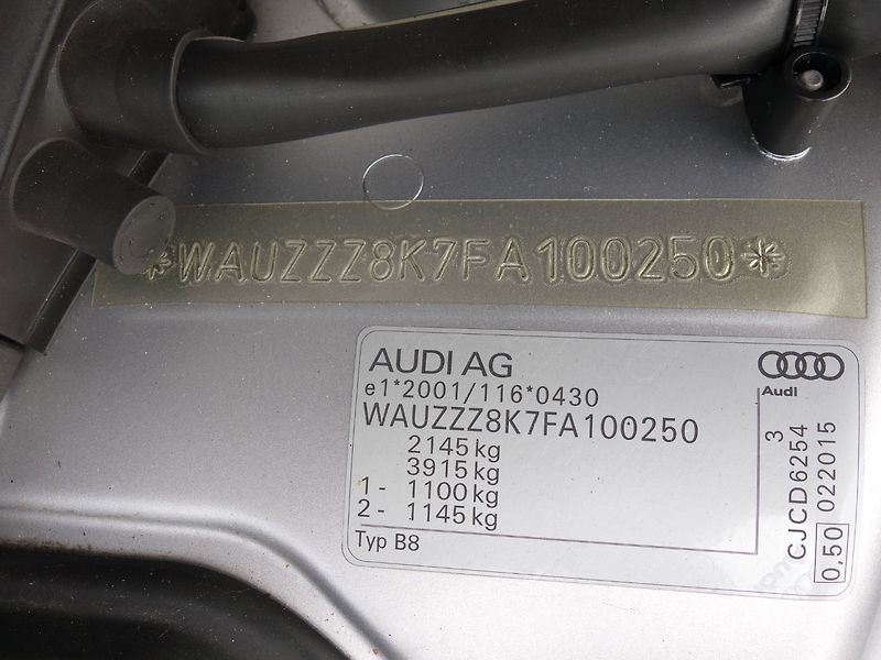 Audi A4 (2015) 2.0TDI 110kW 8A -NAVIGACE - fotka 31 z 35