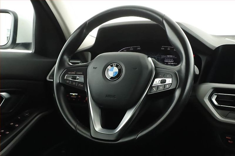 BMW Řada 3 (2022) Advantage 320 d - fotka 8 z 28