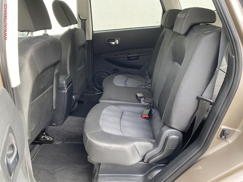 Nissan Qashqai (2011) 1.6i 7míst, Panor, +ALU - fotka 10 z 16