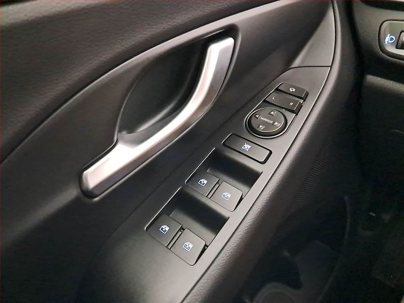 Hyundai i30 (2024) Style 1.0 T-GDI, ČR,1.maj - fotka 16 z 17