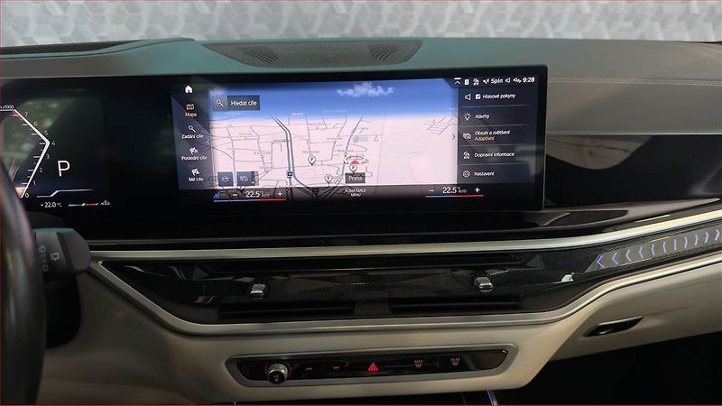 BMW X7 (2023) xDrive40i - fotka 9 z 24