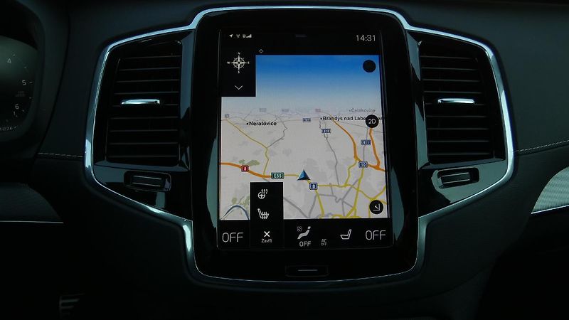 Volvo XC90 B5 AWD R-Design - fotka 15 z 25