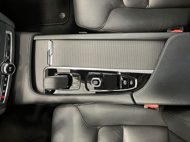 Volvo V90 B4 AWD Momentum PRO AT8, ČR - fotka 19 z 42