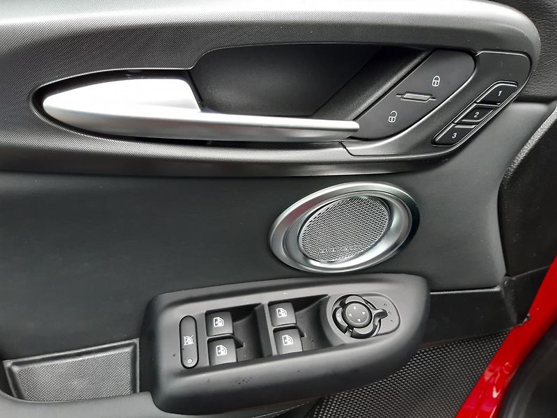 Alfa Romeo Tonale (2023) 1,3 PHEV 280 PS  Veloce - fotka 27 z 48