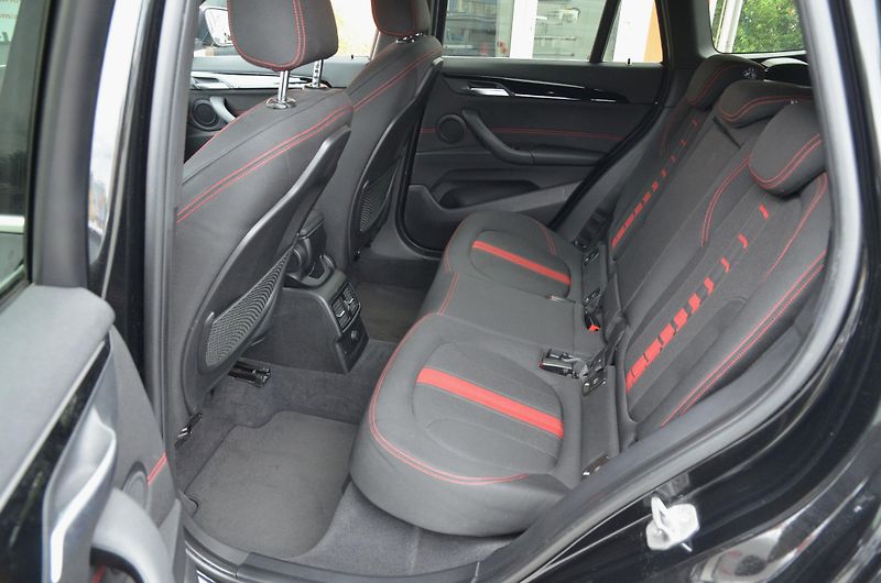 BMW X1 (2015) sDrive 18d 110kW SPORT / LED - fotka 13 z 39