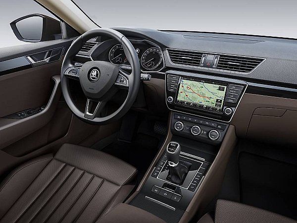 Škoda Superb.