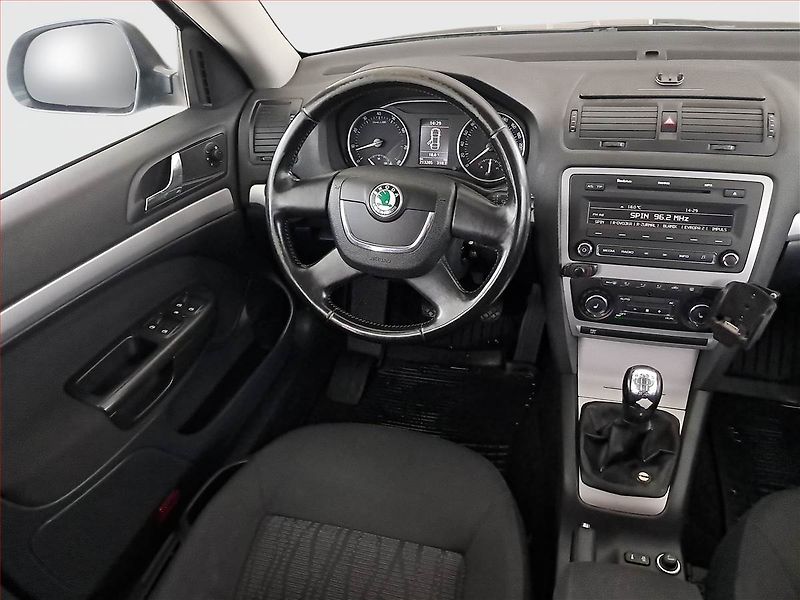 Škoda Octavia (2010) Elegance 1.6, Serv.kniha - fotka 7 z 14