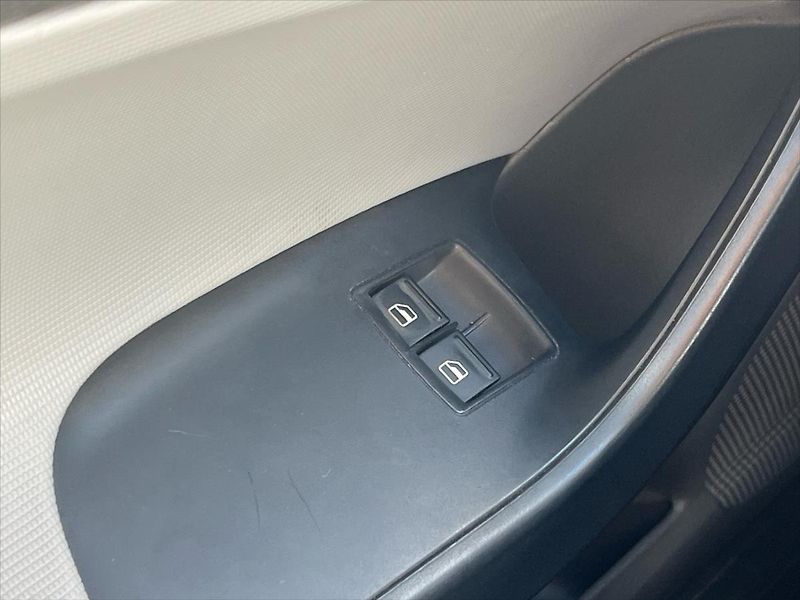 Seat Ibiza 1,2 i 12V 3dvéřová - fotka 20 z 23