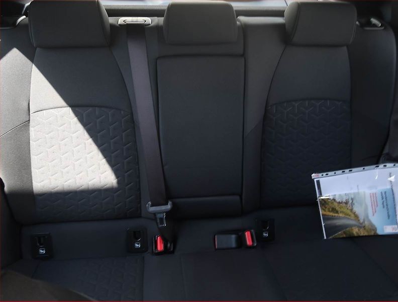 Toyota Corolla (2019) Style 1.8 Hybrid, Automat - fotka 10 z 23