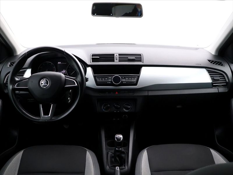 Škoda Fabia 1,2 TSI 81kW CZ Klima Tažné - fotka 22 z 29