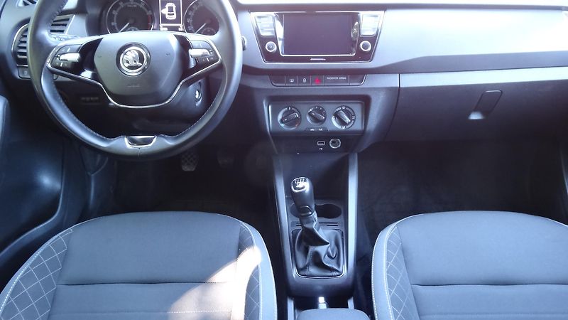 Škoda Fabia 1.0TSi Ambition + sada kol - fotka 4 z 15