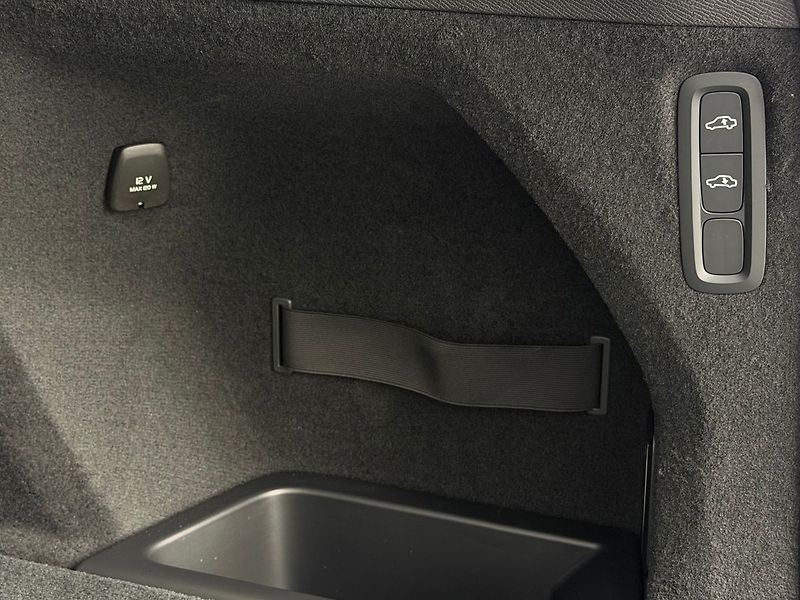 Volvo XC90 (2026) PLUS DARK T8, VZDUCH, VENTILAC - fotka 16 z 24