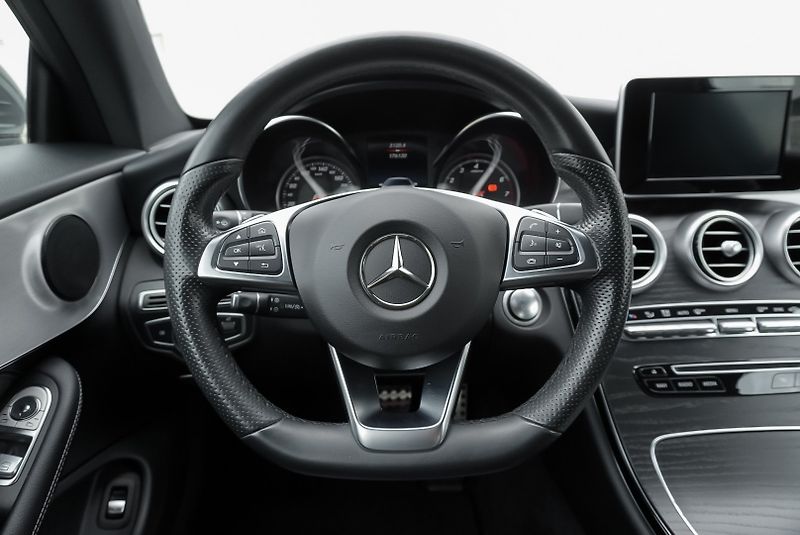 Mercedes-Benz Třídy C C 180 COUPE AMG - fotka 27 z 37