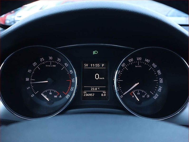 Škoda Superb (2011) Elegance 2.0 TDI, 4X4 - fotka 11 z 22