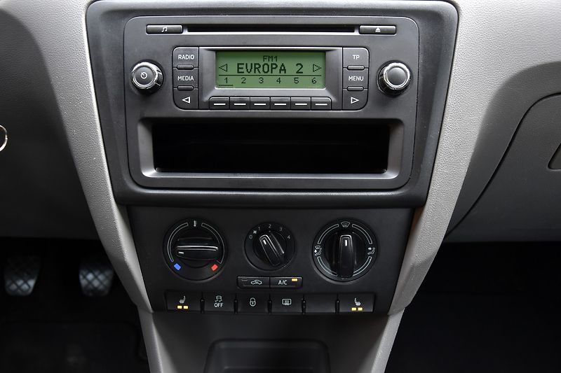 Škoda Rapid 1.6 TDi CR SPACEBACK STYLE - fotka 18 z 33