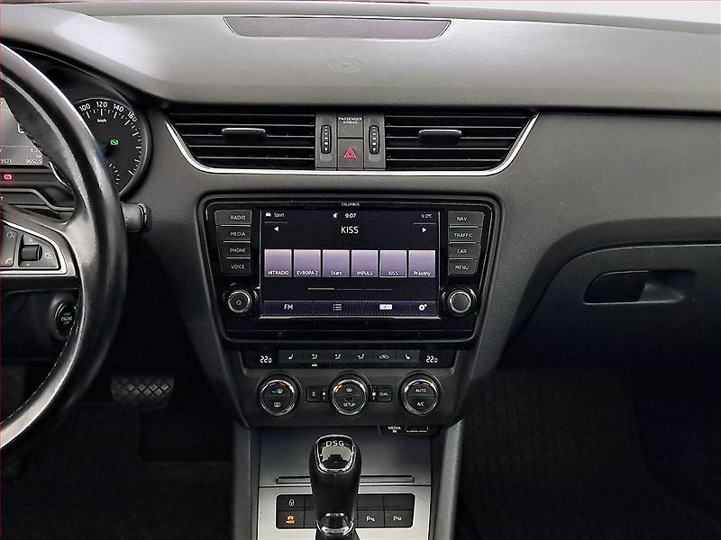 Škoda Octavia (2013) 1.8 TSI, Automat, Navi, Xenony - fotka 12 z 19