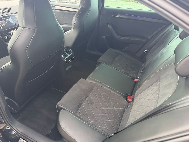 Škoda Superb Sportline 2,0TSI 140kW DSG - fotka 12 z 17