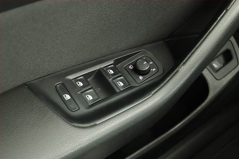 Volkswagen Passat (2016) 2.0 TDI, Automat, Serv.kniha - fotka 12 z 14